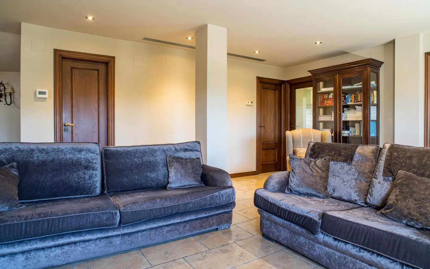 4-bedroom Detached Villa In Elda, Spain (258 M²)