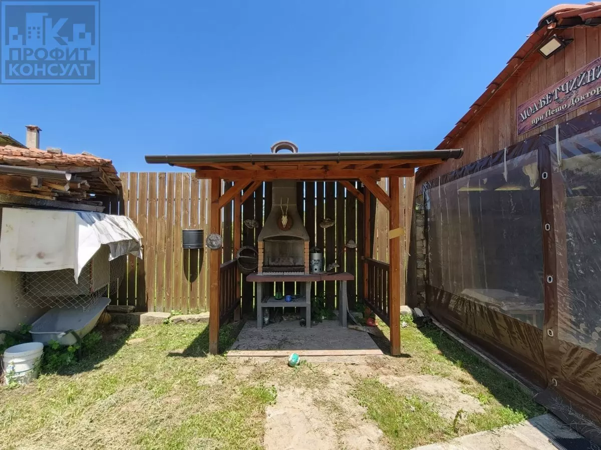 2 Three-storey House With Yard In The Elena Balkan