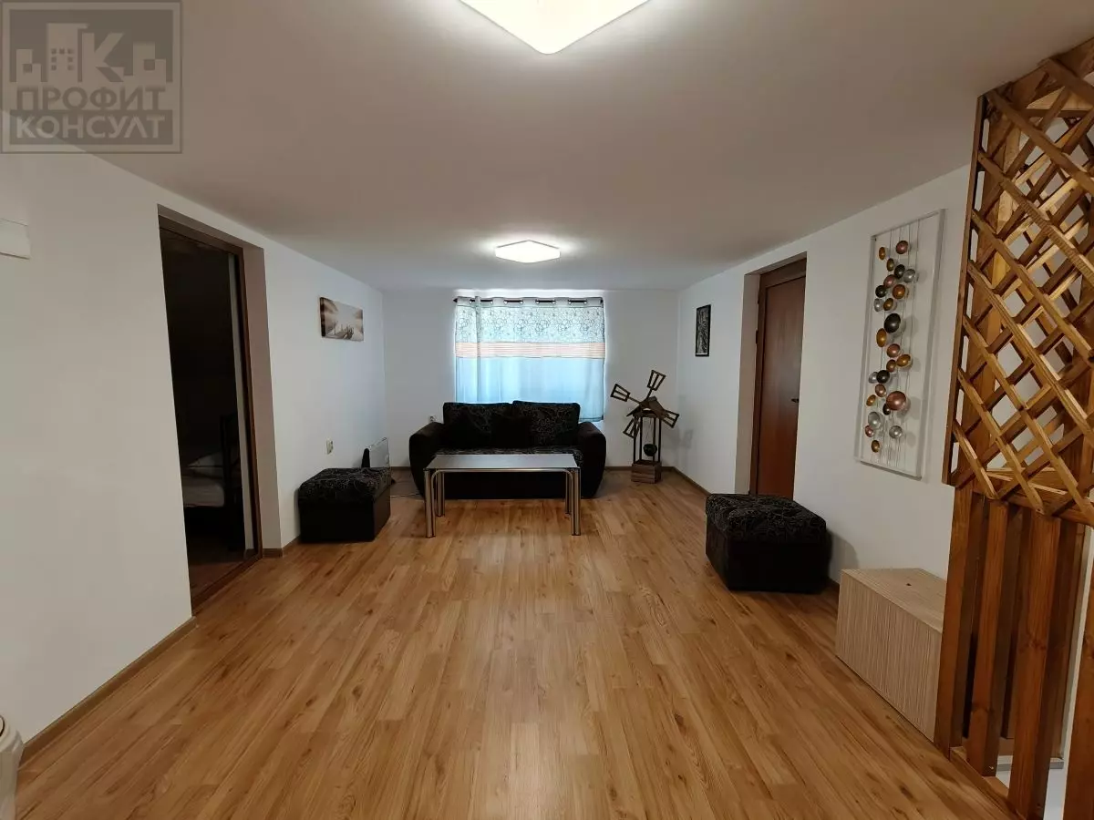 20 Three-storey House With Yard In The Elena Balkan