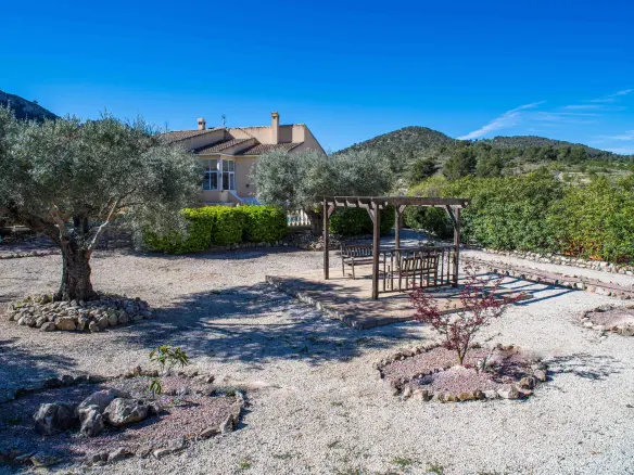 3-bedroom Detached Villa In La Zarza, Spain (222 M²)