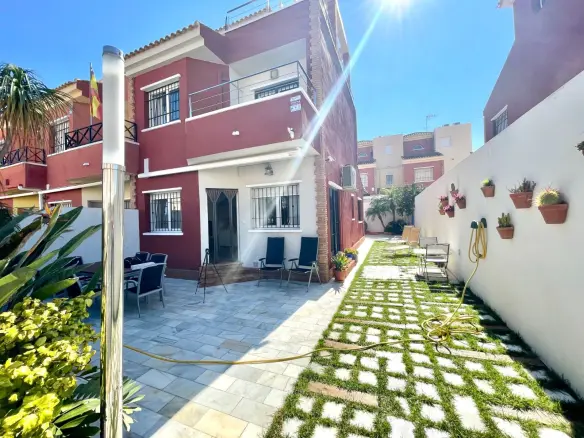 4-bedroom House In Pilar De La Horadada, Spain (155 M²)