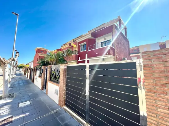 4-bedroom House In Pilar De La Horadada, Spain (155 M²)