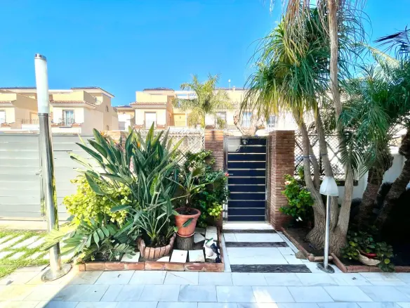 4-bedroom House In Pilar De La Horadada, Spain (155 M²)