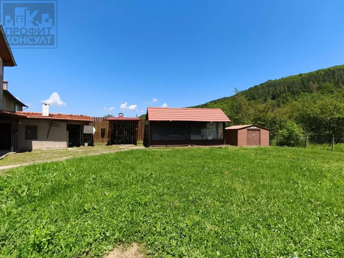 3 Three-storey House With Yard In The Elena Balkan