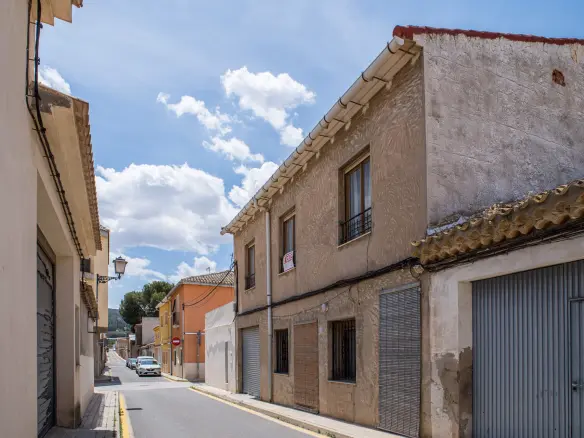 5-bedroom Townhouse In Pinoso, Spain (326 M²)