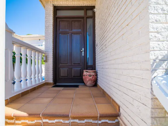 4-bedroom Detached Villa In Elda, Spain (258 M²)