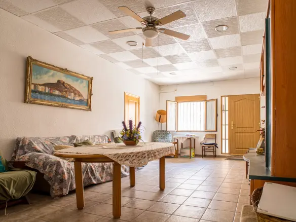 5-bedroom Townhouse In Pinoso, Spain (326 M²)