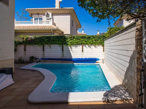 4-bedroom Detached Villa In Elda, Spain (258 M²)