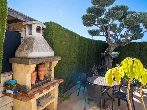 4-bedroom Detached Villa In Elda, Spain (258 M²)