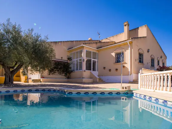 3-bedroom Detached Villa In La Zarza, Spain (222 M²)