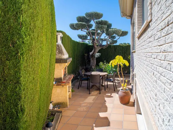 4-bedroom Detached Villa In Elda, Spain (258 M²)
