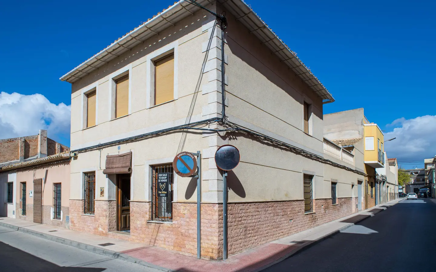 5-bedroom Townhouse In Pinoso, Spain (262 M²)