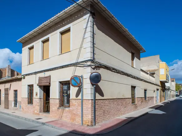 5-bedroom Townhouse In Pinoso, Spain (262 M²)