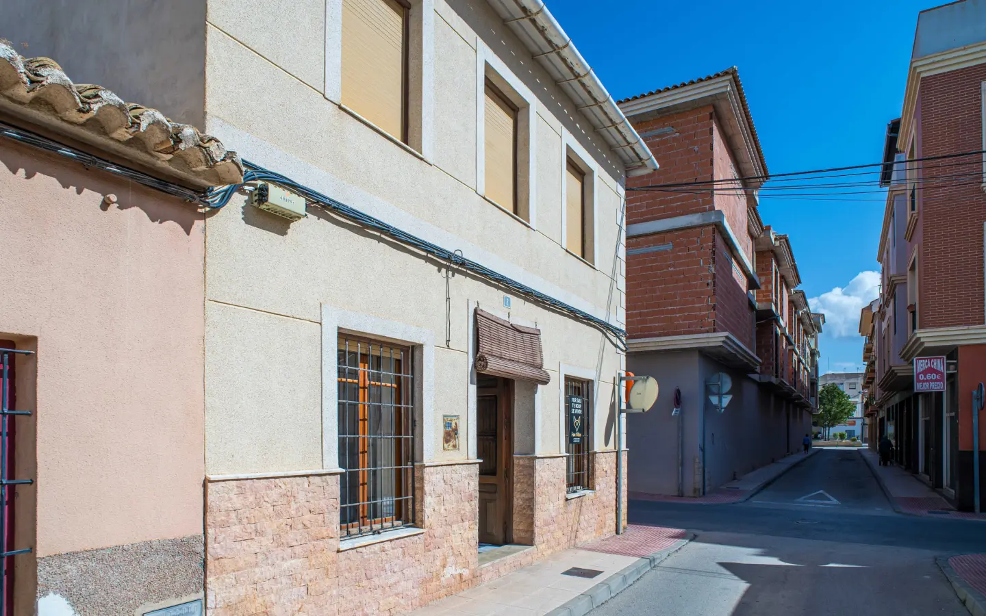 5-bedroom Townhouse In Pinoso, Spain (262 M²)