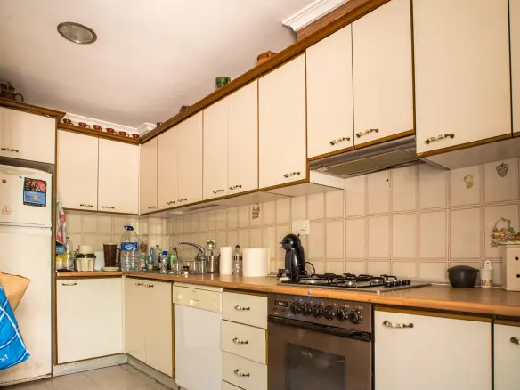 5-bedroom Townhouse In Pinoso, Spain (326 M²)