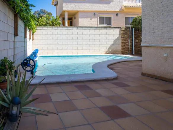 4-bedroom Detached Villa In Elda, Spain (258 M²)