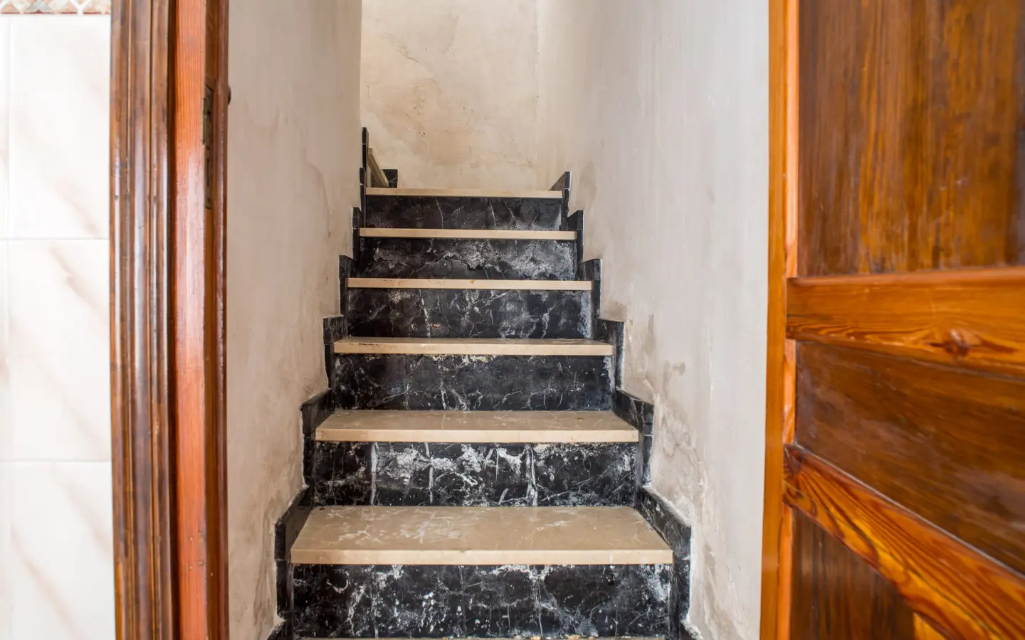 5-bedroom Townhouse In Pinoso, Spain (262 M²)
