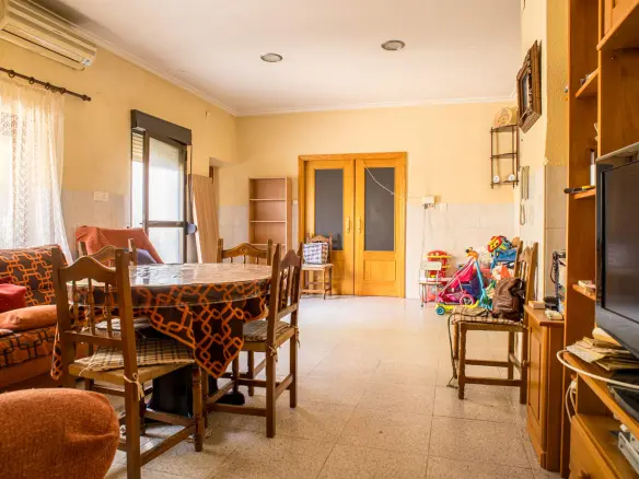 5-bedroom Townhouse In Pinoso, Spain (326 M²)