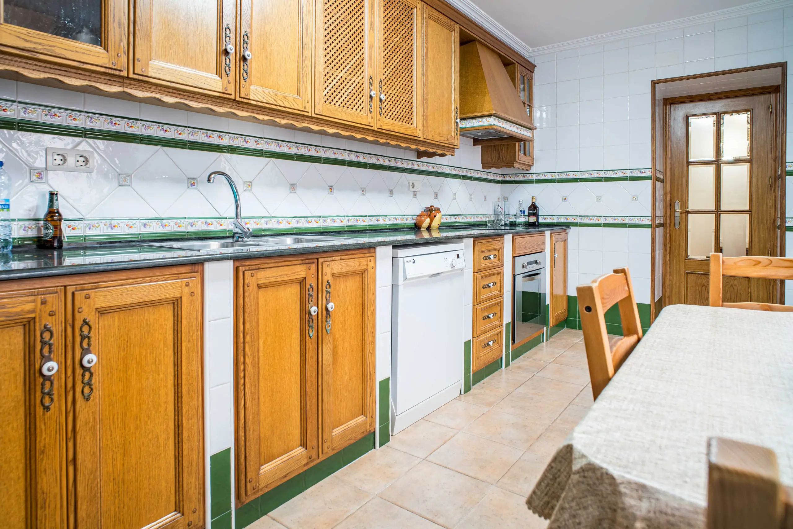 Townhouse Of 292 M² With Features In Pinoso, Spain