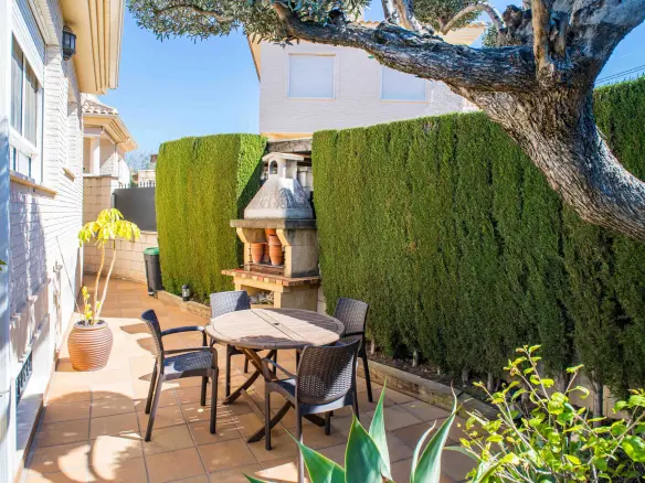 4-bedroom Detached Villa In Elda, Spain (258 M²)