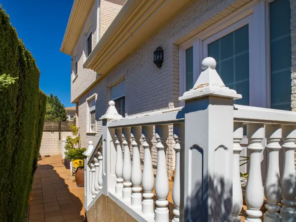 4-bedroom Detached Villa In Elda, Spain (258 M²)