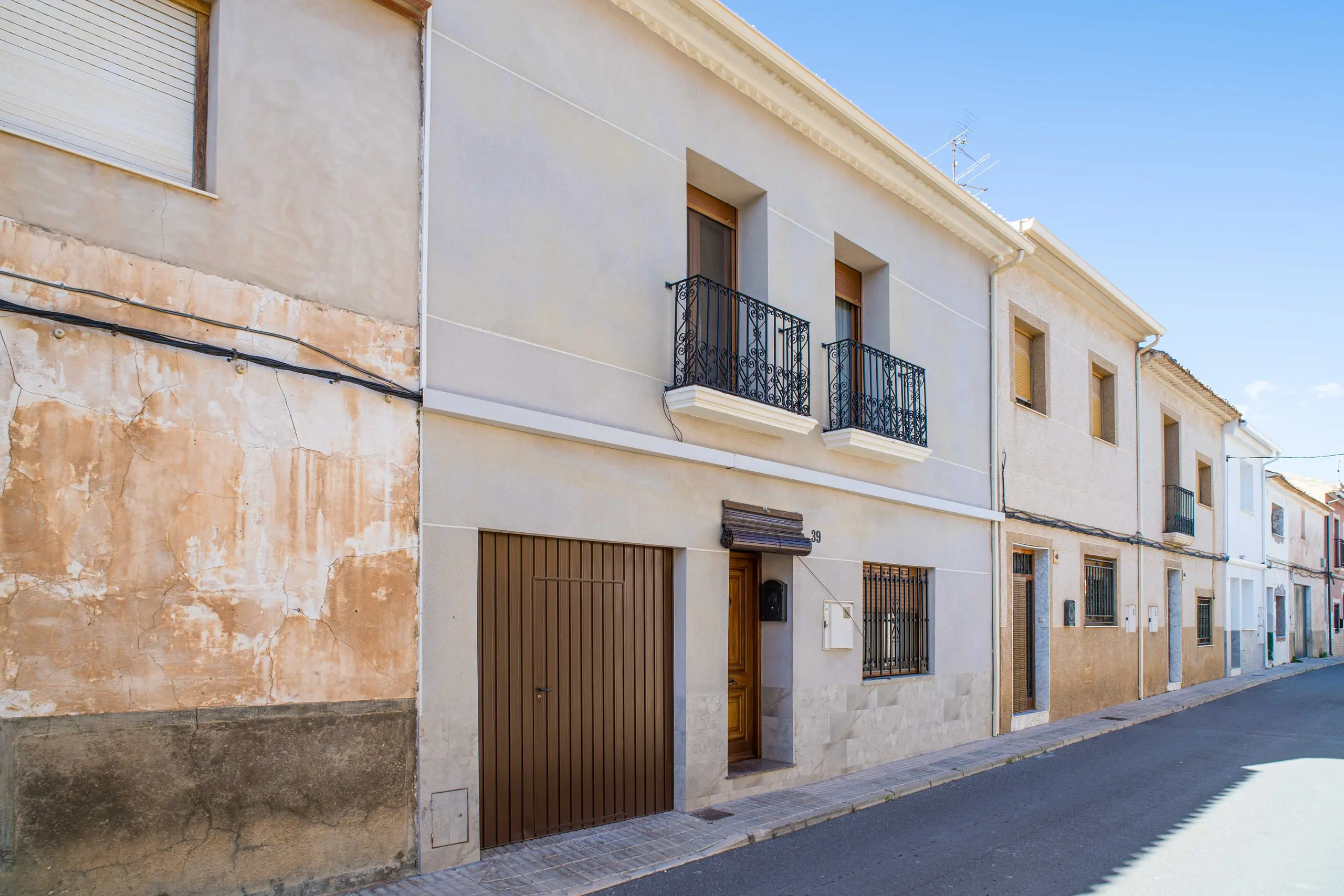 Townhouse Of 292 M² With Features In Pinoso, Spain