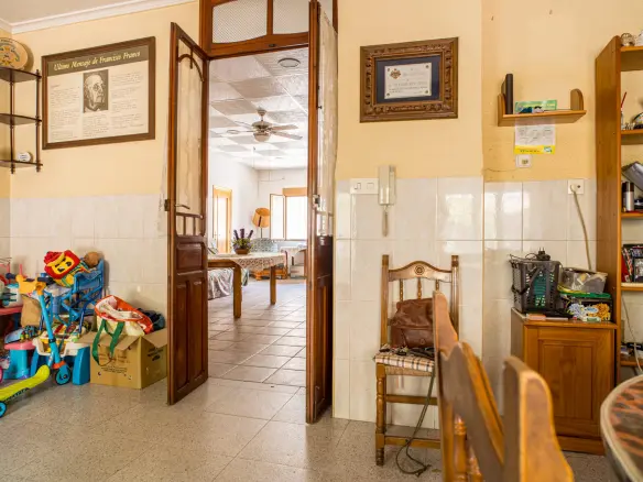 5-bedroom Townhouse In Pinoso, Spain (326 M²)