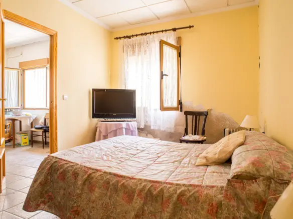 5-bedroom Townhouse In Pinoso, Spain (326 M²)