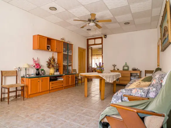 5-bedroom Townhouse In Pinoso, Spain (326 M²)