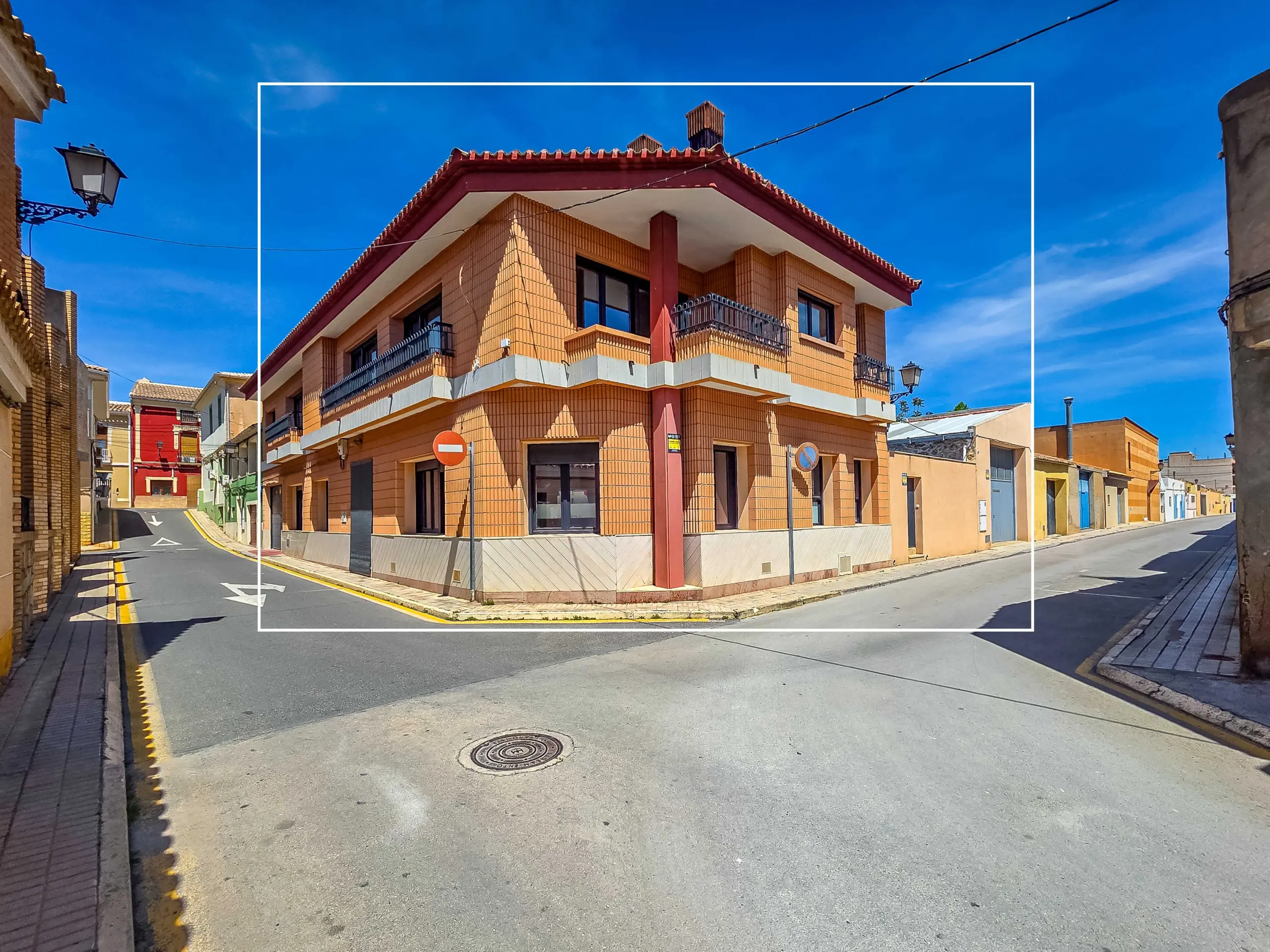 Townhouse Of 544 M² With Features In Pinoso, Spain