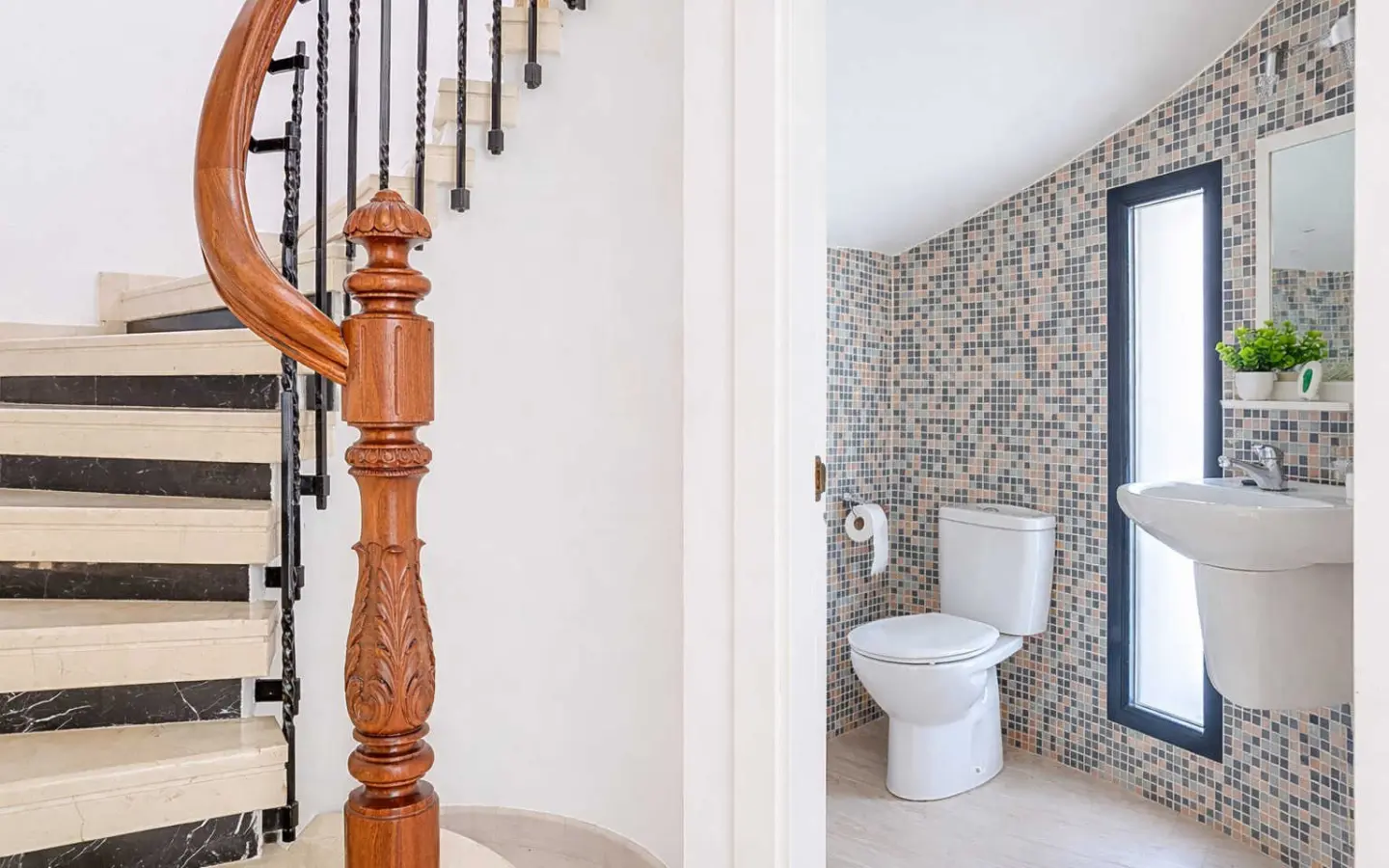 Townhouse Of 544 M² With Features In Pinoso, Spain
