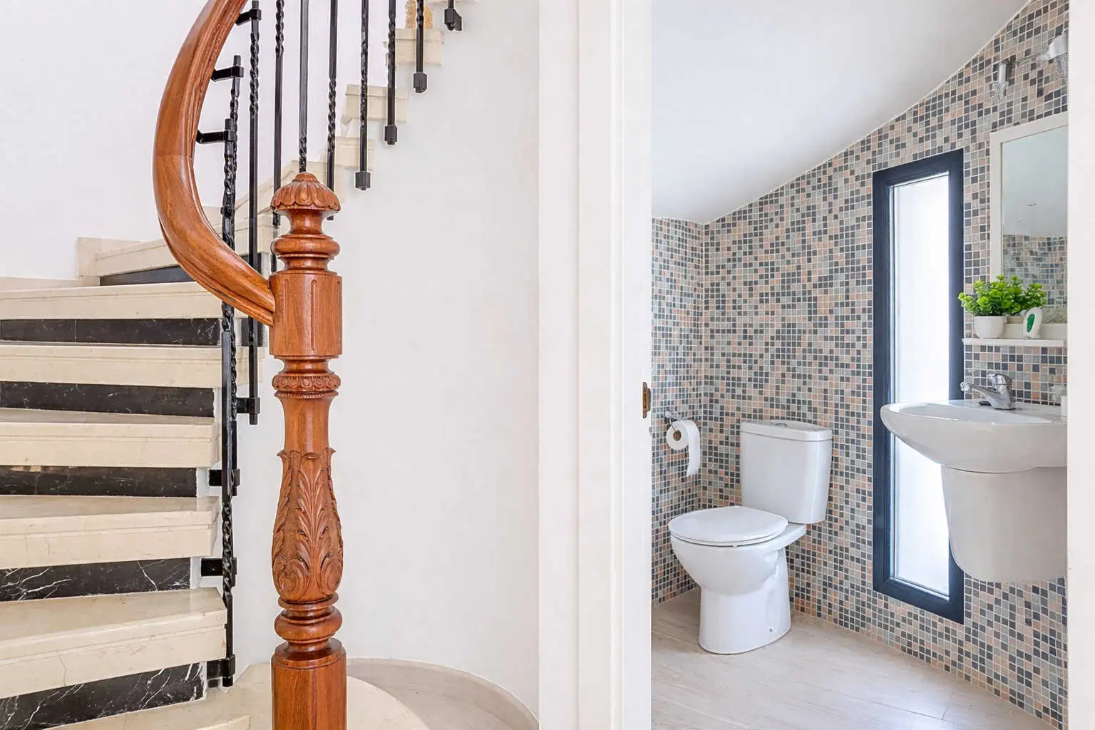 Townhouse Of 544 M² With Features In Pinoso, Spain