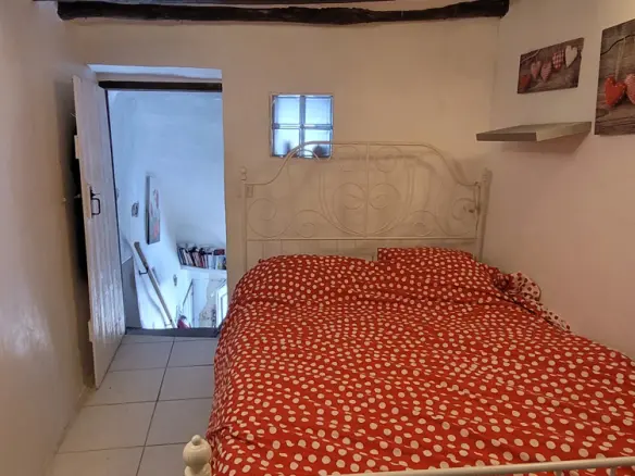 2-bedroom House In Saint Genies De Fontedit, France (90 M²)