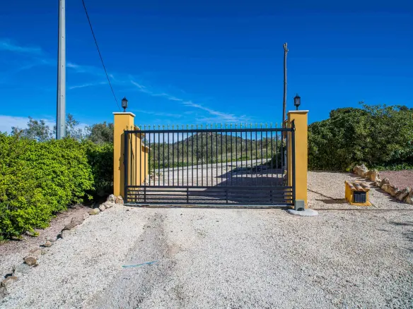 3-bedroom Detached Villa In La Zarza, Spain (222 M²)