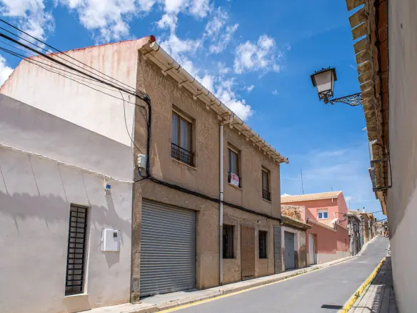 5-bedroom Townhouse In Pinoso, Spain (326 M²)