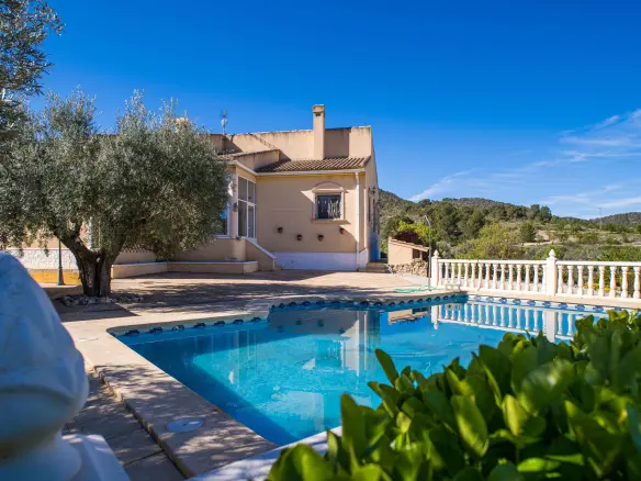 3-bedroom Detached Villa In La Zarza, Spain (222 M²)