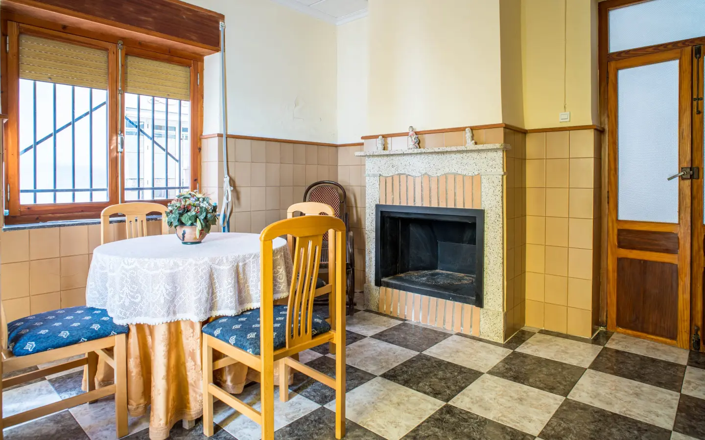 5-bedroom Townhouse In Pinoso, Spain (262 M²)