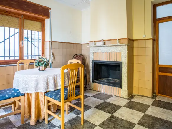 5-bedroom Townhouse In Pinoso, Spain (262 M²)