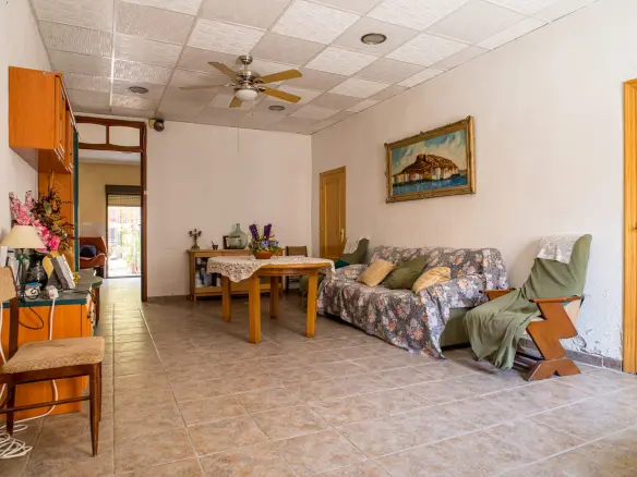 5-bedroom Townhouse In Pinoso, Spain (326 M²)