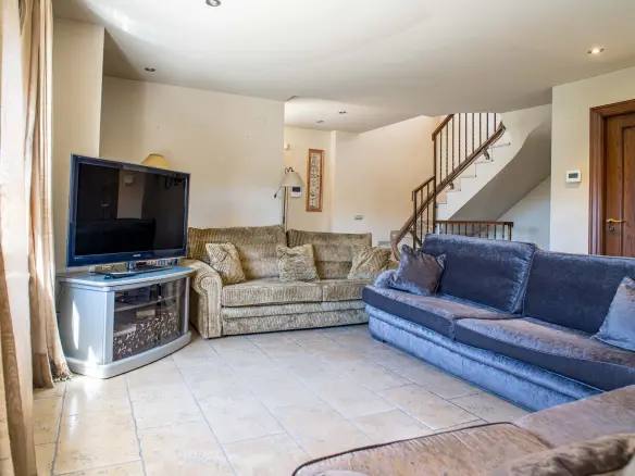 4-bedroom Detached Villa In Elda, Spain (258 M²)