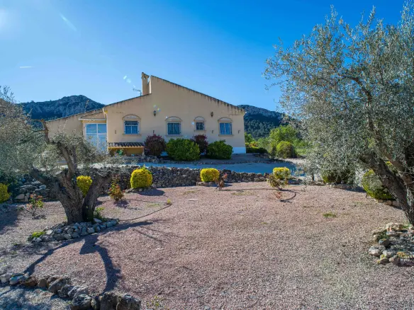 3-bedroom Detached Villa In La Zarza, Spain (222 M²)