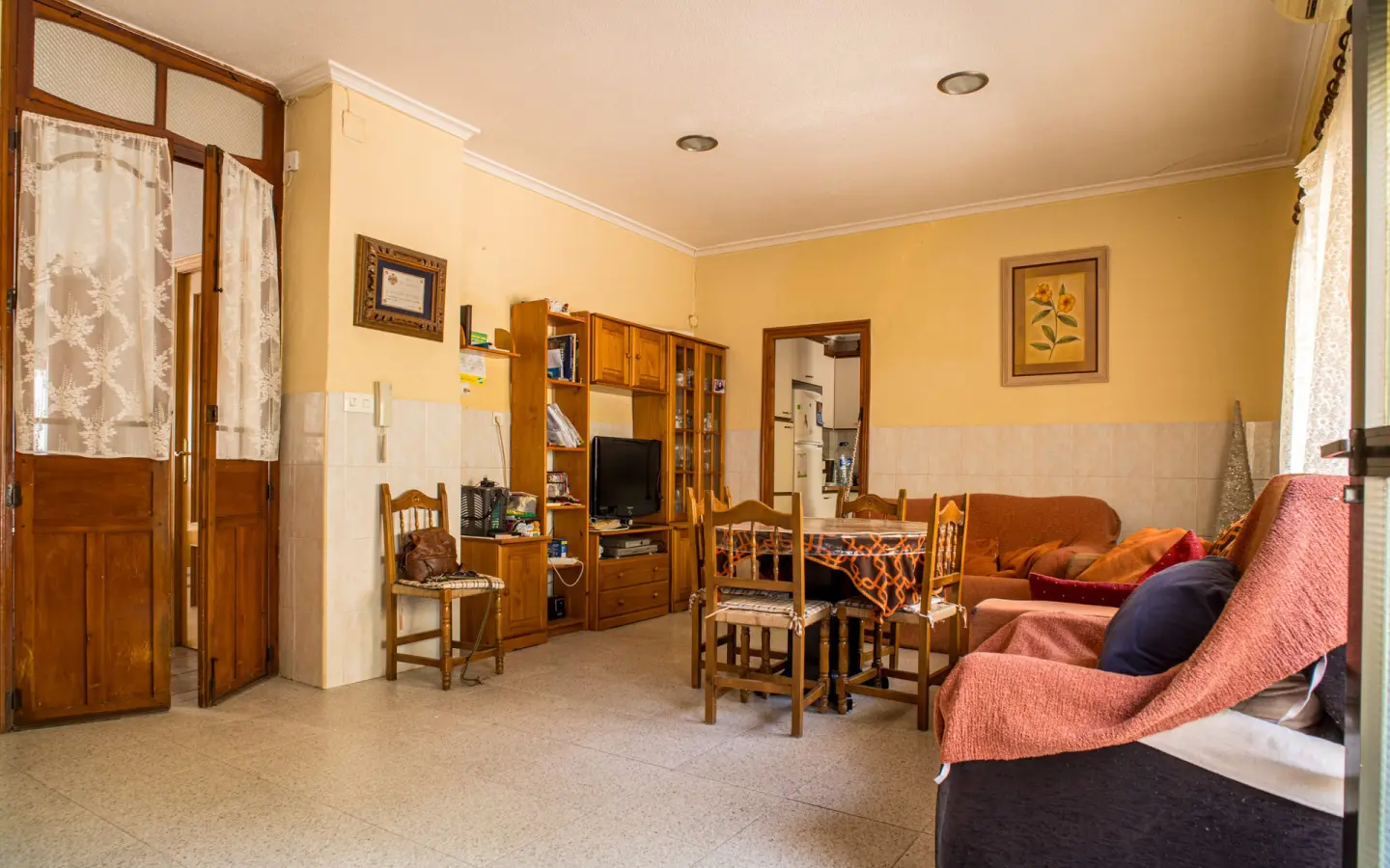5-bedroom Townhouse In Pinoso, Spain (326 M²)