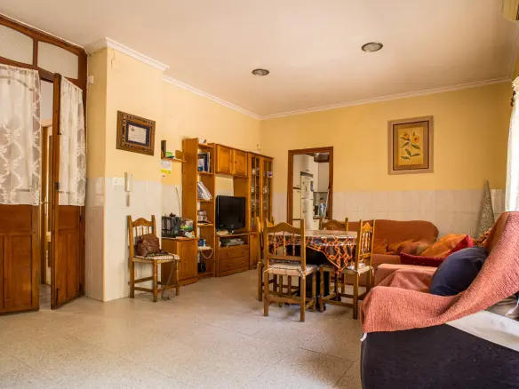 5-bedroom Townhouse In Pinoso, Spain (326 M²)