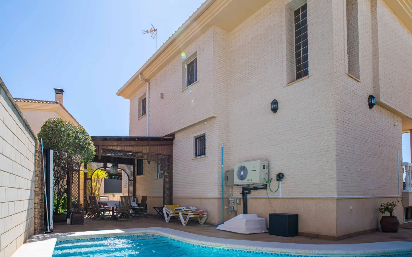 4-bedroom Detached Villa In Elda, Spain (258 M²)