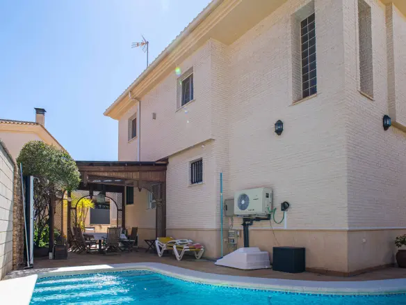 4-bedroom Detached Villa In Elda, Spain (258 M²)