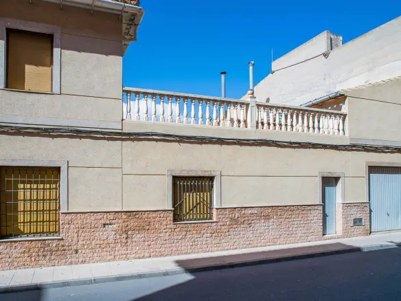 5-bedroom Townhouse In Pinoso, Spain (262 M²)