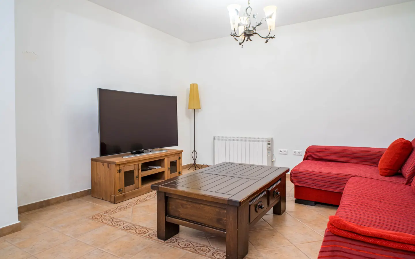 Townhouse Of 292 M² With Features In Pinoso, Spain