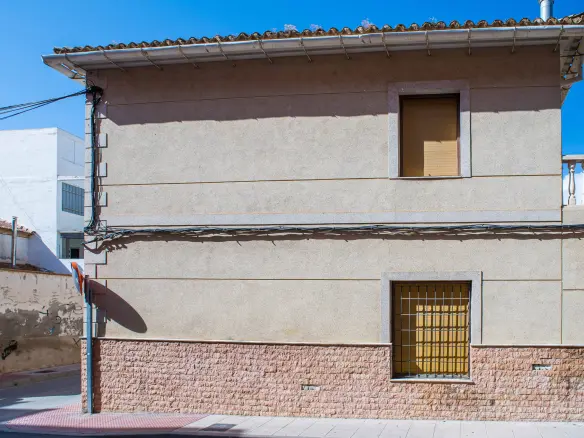 5-bedroom Townhouse In Pinoso, Spain (262 M²)