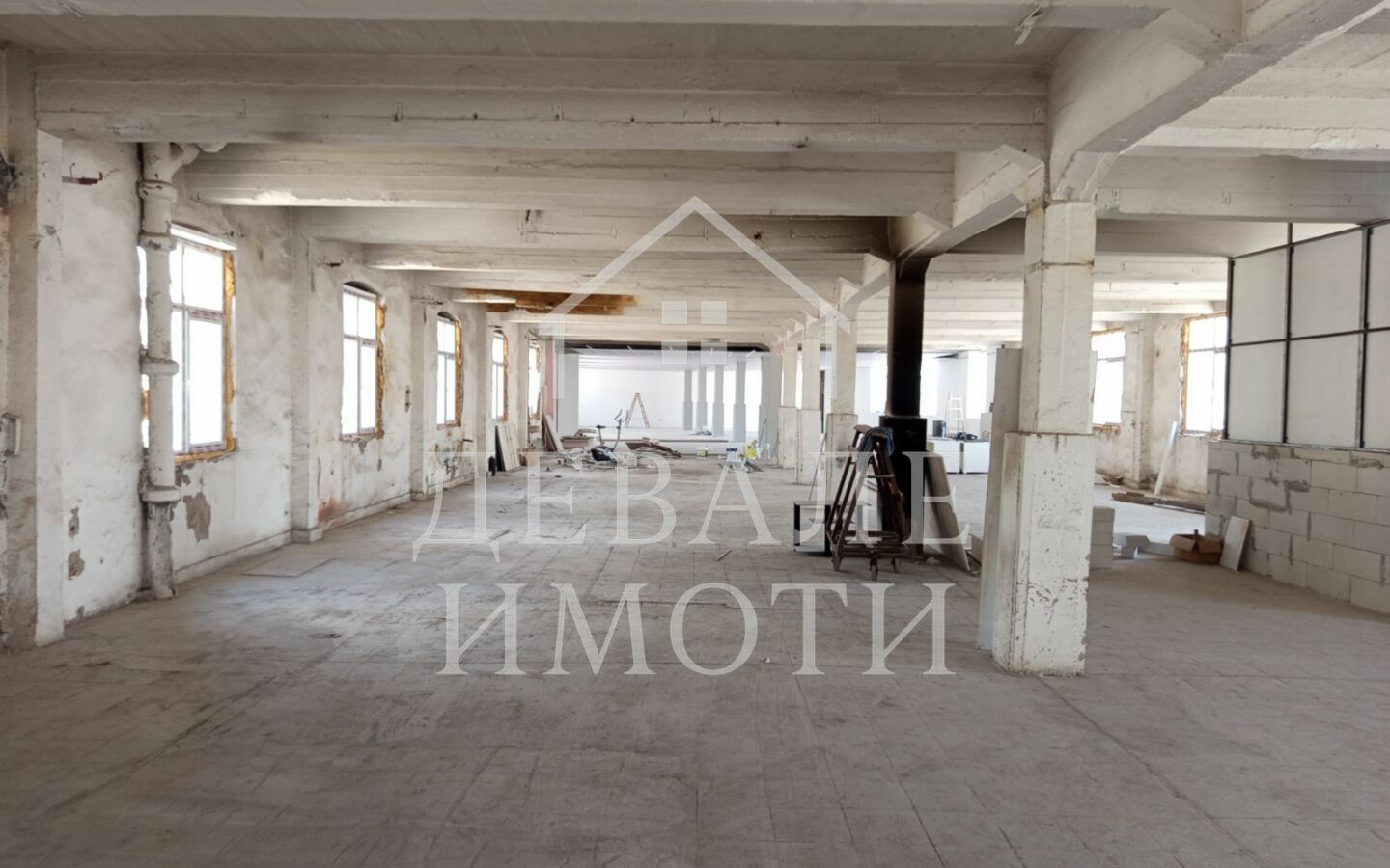 Industrial Premises Of 500 M²