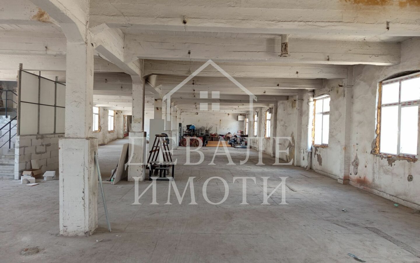 Industrial Premises Of 500 M²